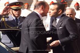 Image du Maroc Professionnelle de  SM le Roi Mohammed VI accueil le Président français Jacques Chirac, au palais royale de Rabat, le 2 Décembre 2001. (Photo / Abdeljalil Bounhar)